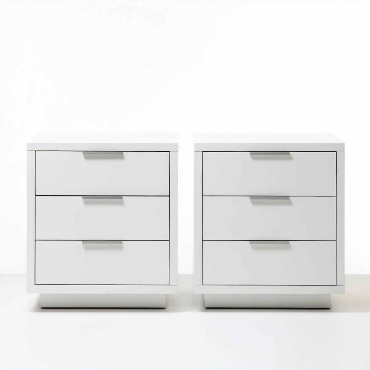 Zestaw 2 białych szafek nocnych MDF 60 x 40 x 60 cm, 3 szuflady